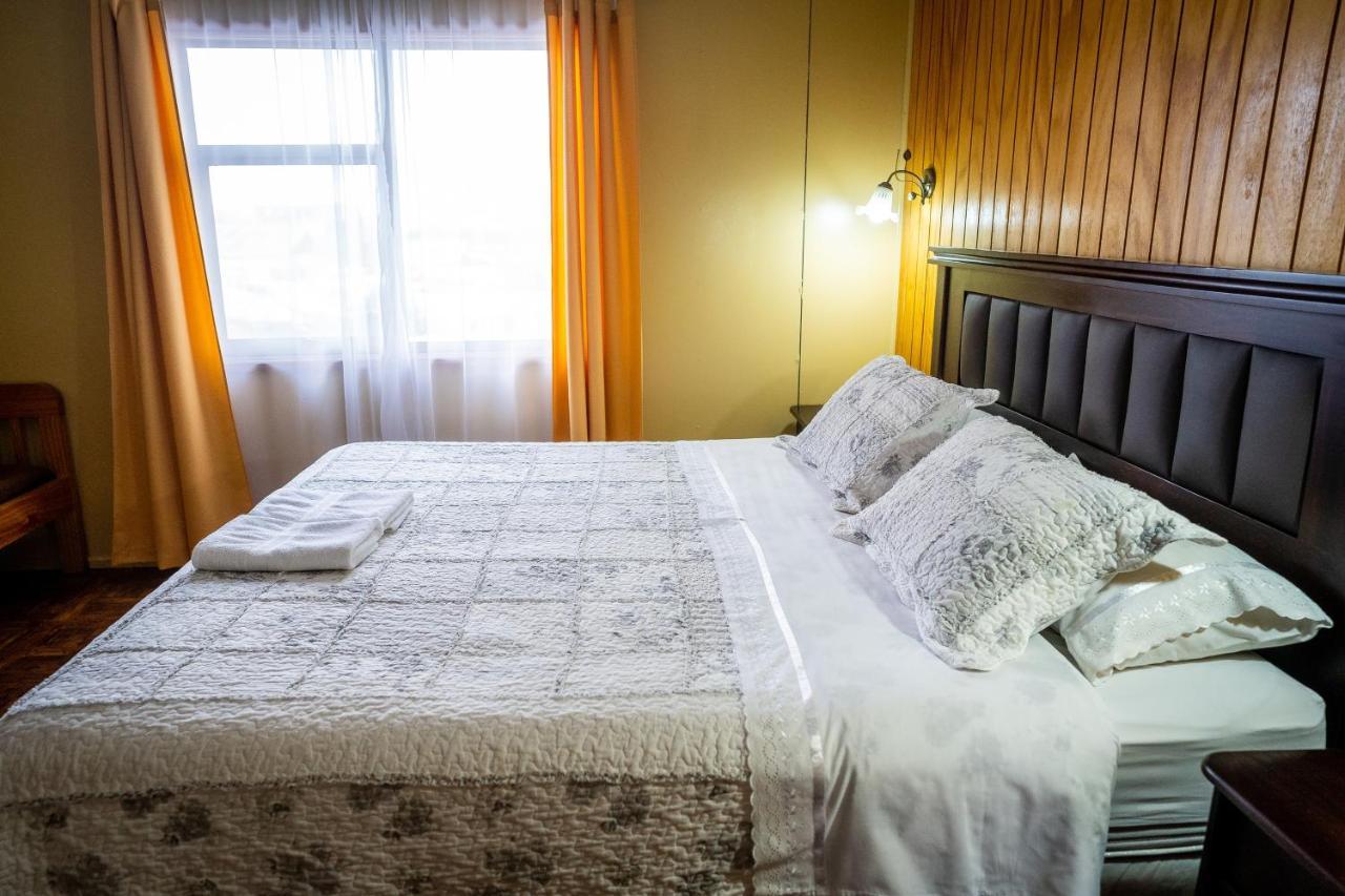 Casa Lucy Bed & Breakfast Puerto Natales Exterior photo