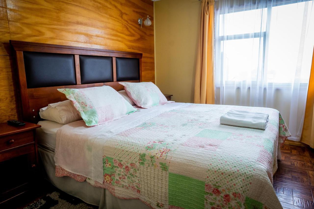Casa Lucy Bed & Breakfast Puerto Natales Exterior photo