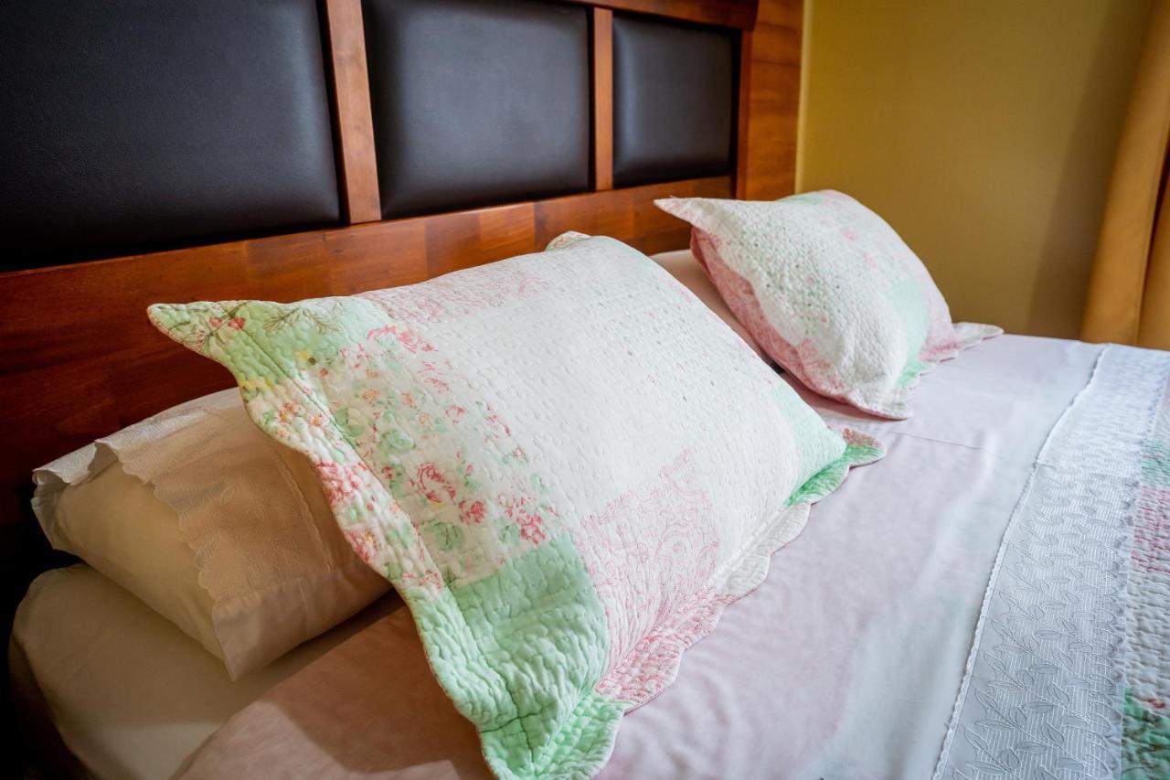 Casa Lucy Bed & Breakfast Puerto Natales Exterior photo